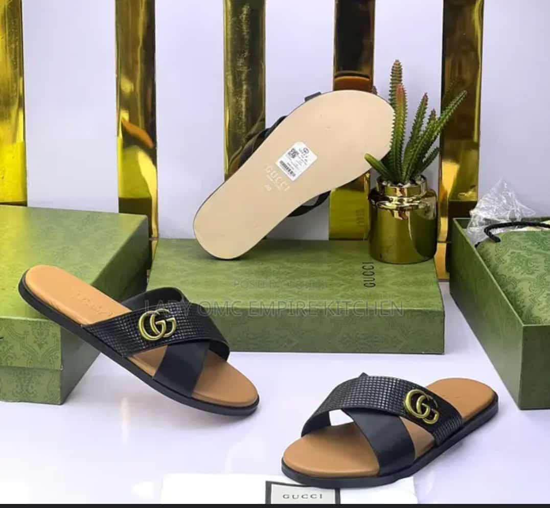 CLASSY GUCCI CROSSED PAM SLIPPER