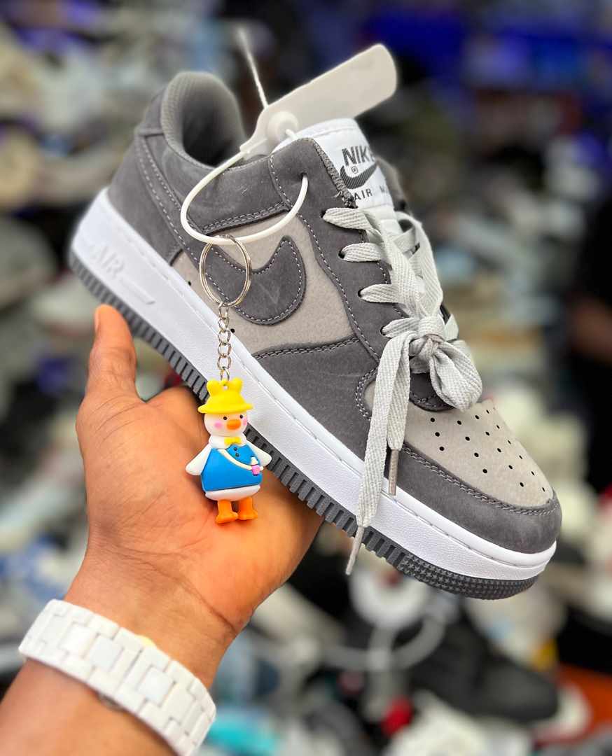Nike Air Force    1